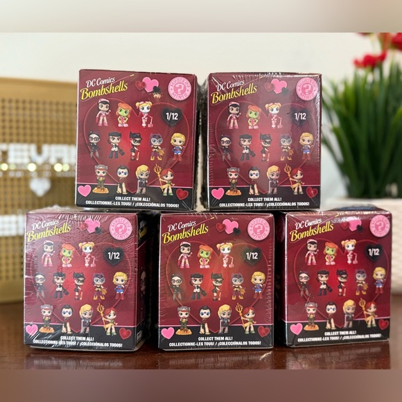 New 5 Funko Mystery Mini: DC Comics Bombshells Valentine - Picture 2 of 8
